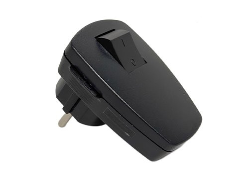 Randaarde stekker met schakelaar zwart