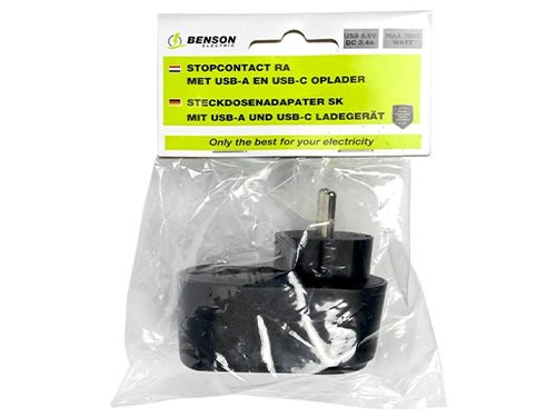 Foto van USB + USB-C lader met randaarde adapter 17W zwart USB + USB-C lader met randaarde adapter 17W zwart